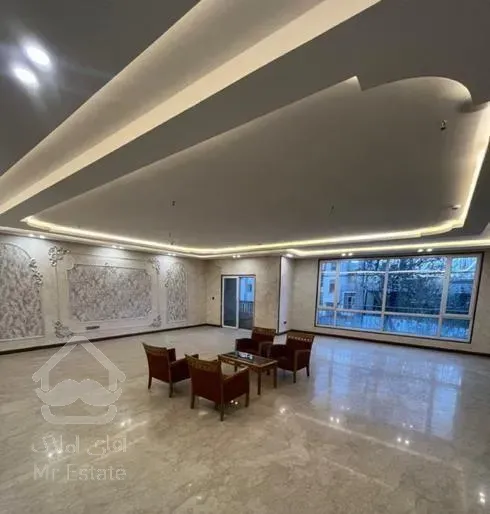 خانه‌ای خوش‌نقشه با متریال ممتاز و ساخت عالی