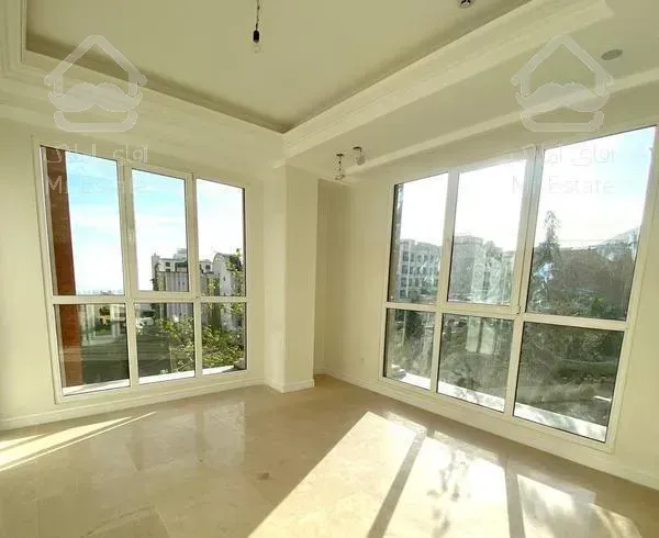 200 متر کامرانیه دو نبش با پنجره قدی