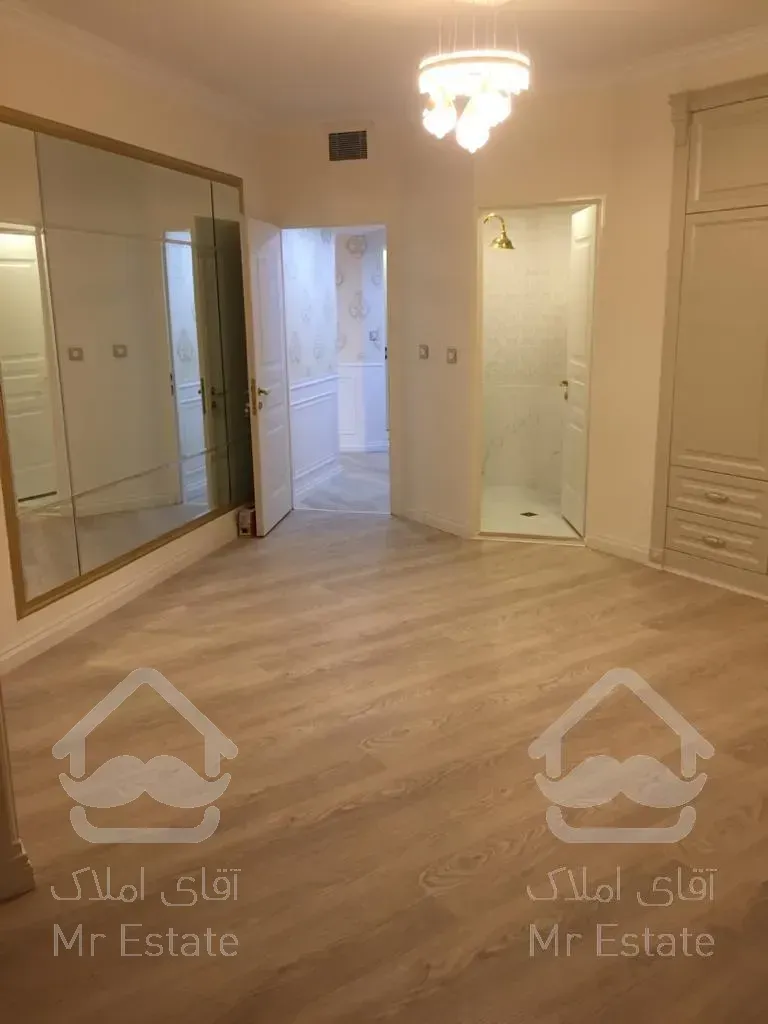 فروش مسکونی/صرافهای شمالی/168متر