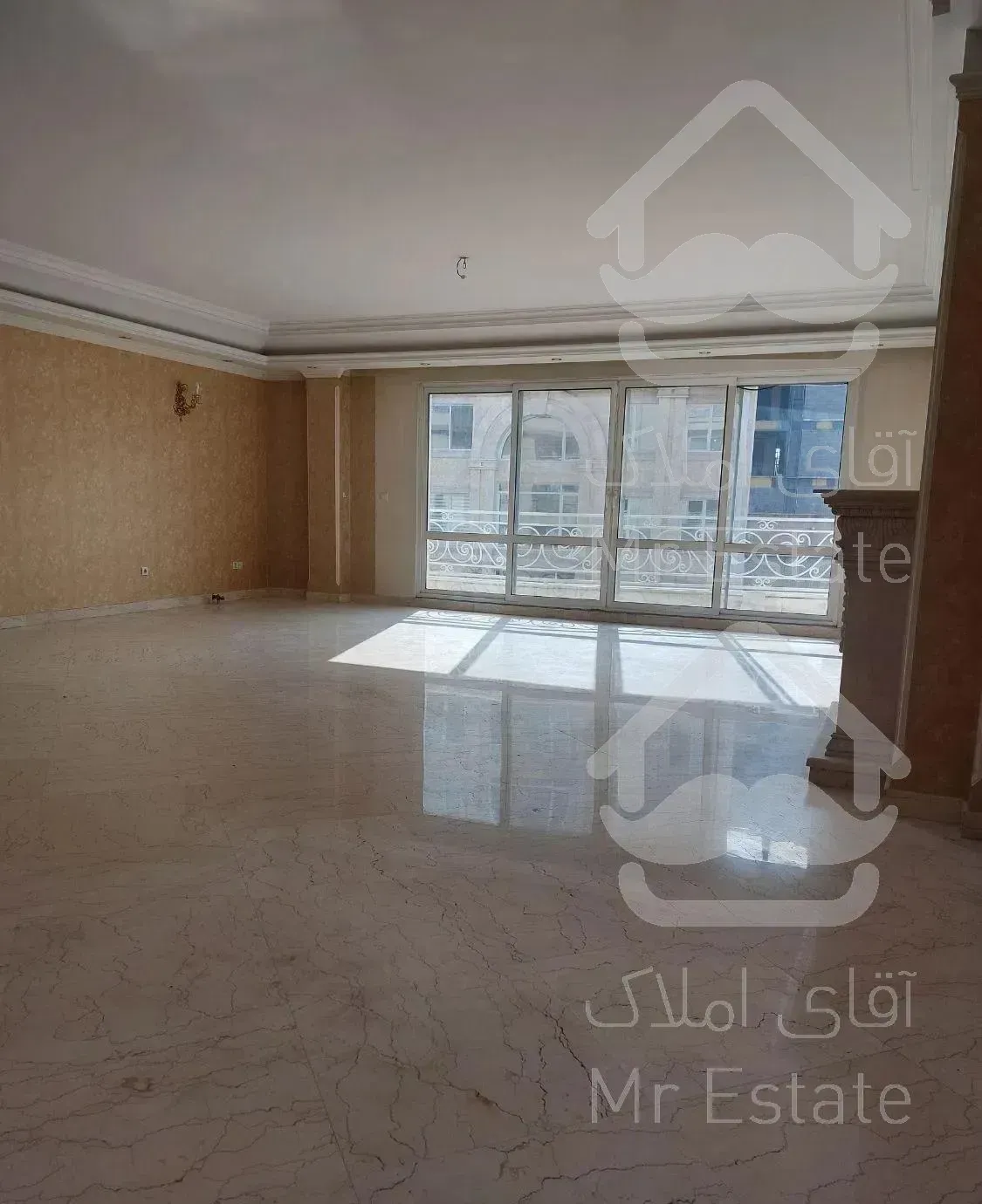 آپارتمان ۲۶۰ متر ۴ خواب تک واحدی استخردار