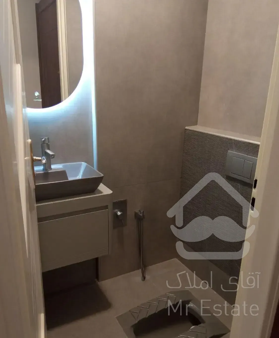 ملاصدرا شیراز شمالی ۱۶۰ مترمشرف به حیاط مشجر