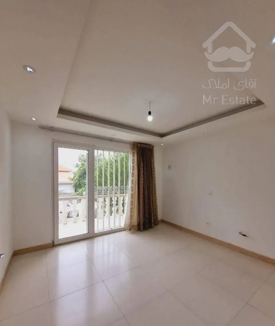 ویلا باغچه نیم پیلوت ۲۲۶ متر شهرکی سندتکبرگ