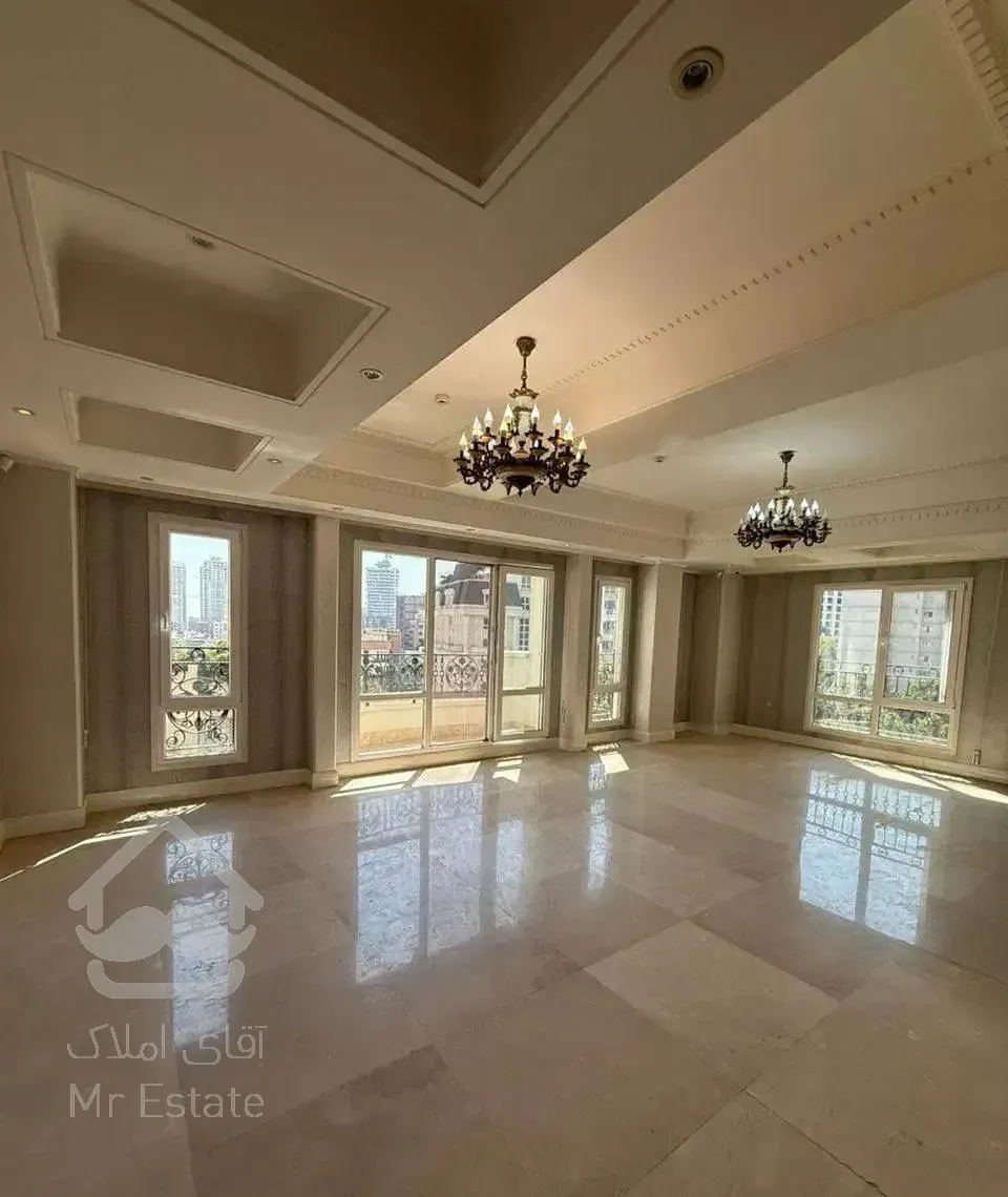 الهیه ۲۱۷ متر بالاترین طبقه/ مشرف به باغ ۵۰ ساله