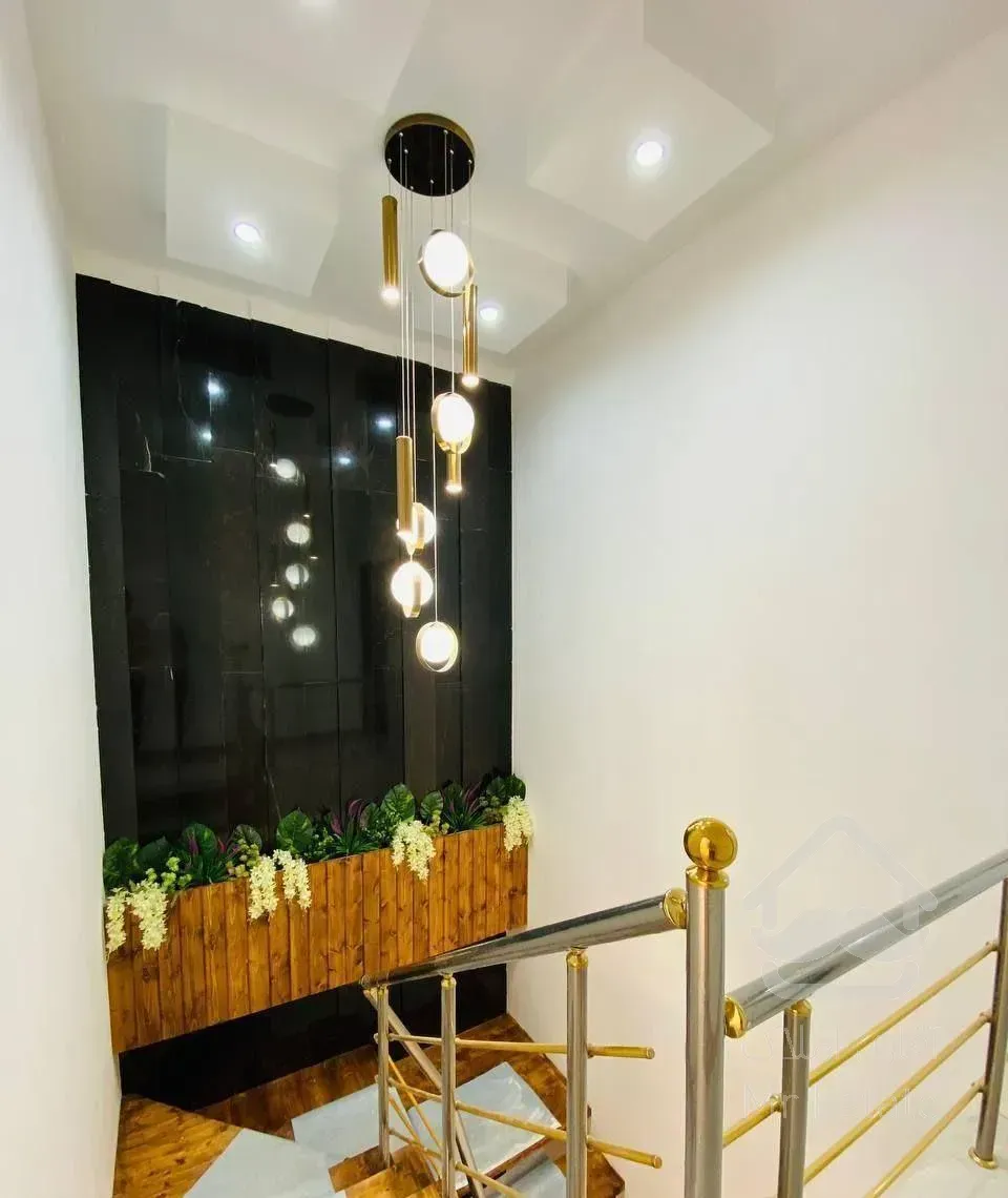 ویلای نیم دوبلکس مدرن **۲۵۰متری  استخردار