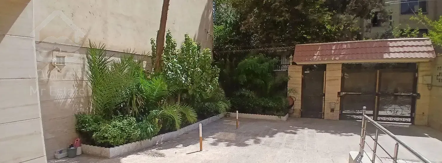 لارستان ۹۰ متر  خوش نقشه با امکانات