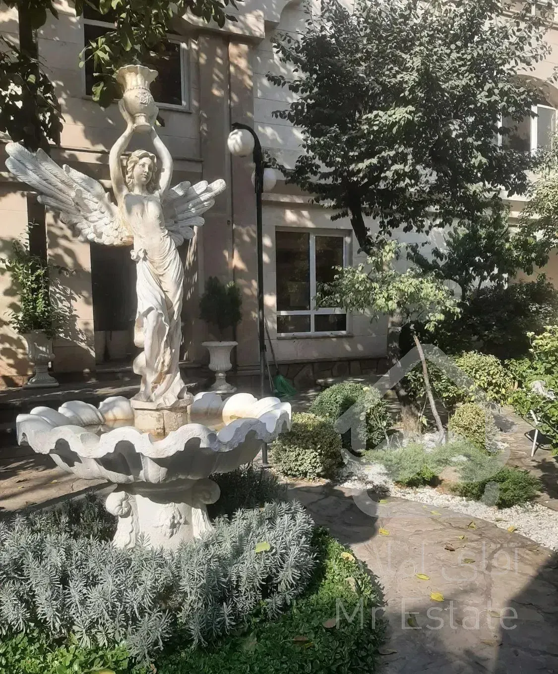 ۱۳۰مترشمال کاخ/طبقه۶لابی/ویو/دیزاینشده/پول لازم