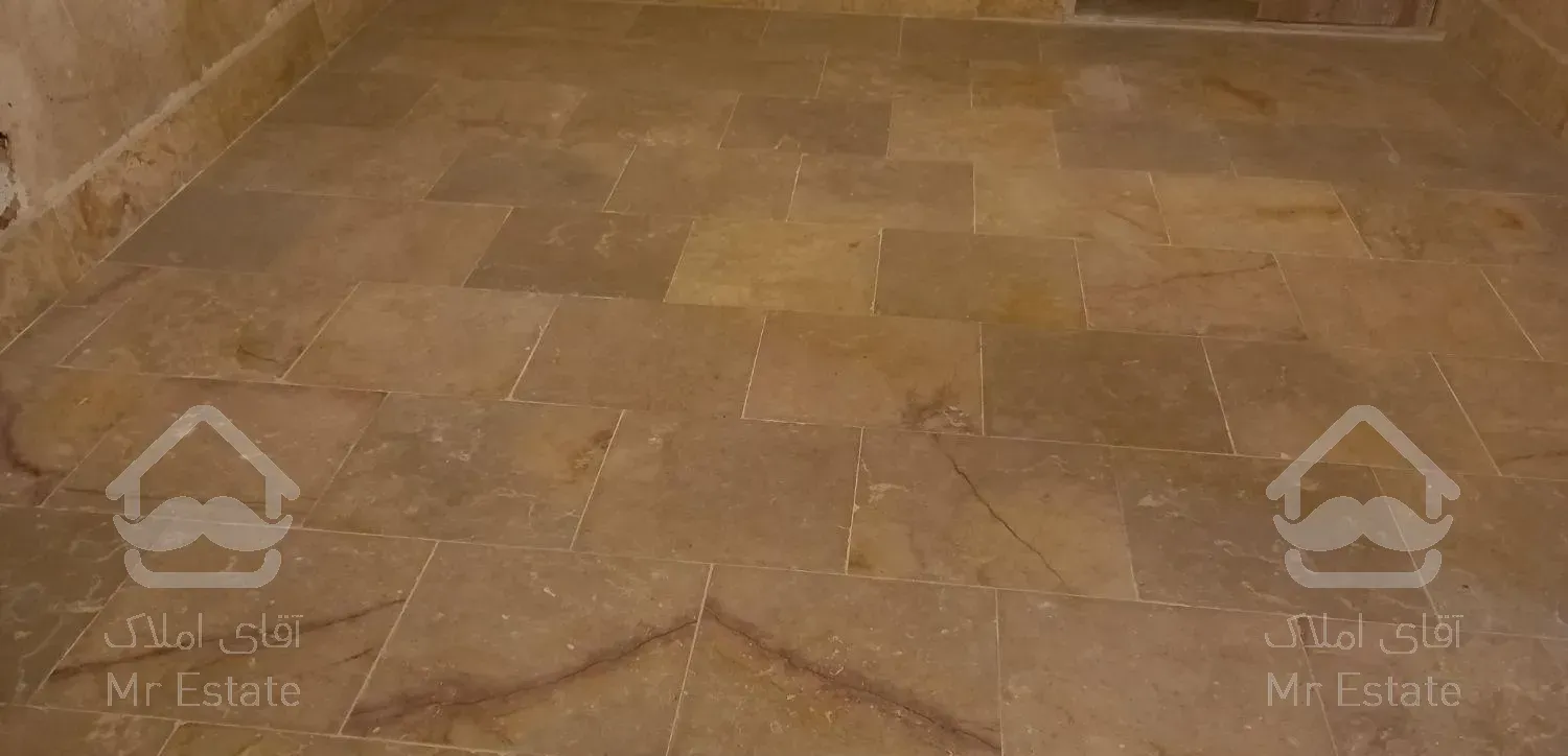 نصب انواع کاشی وسرامیک چسبی وموزاییک پله نما غیره