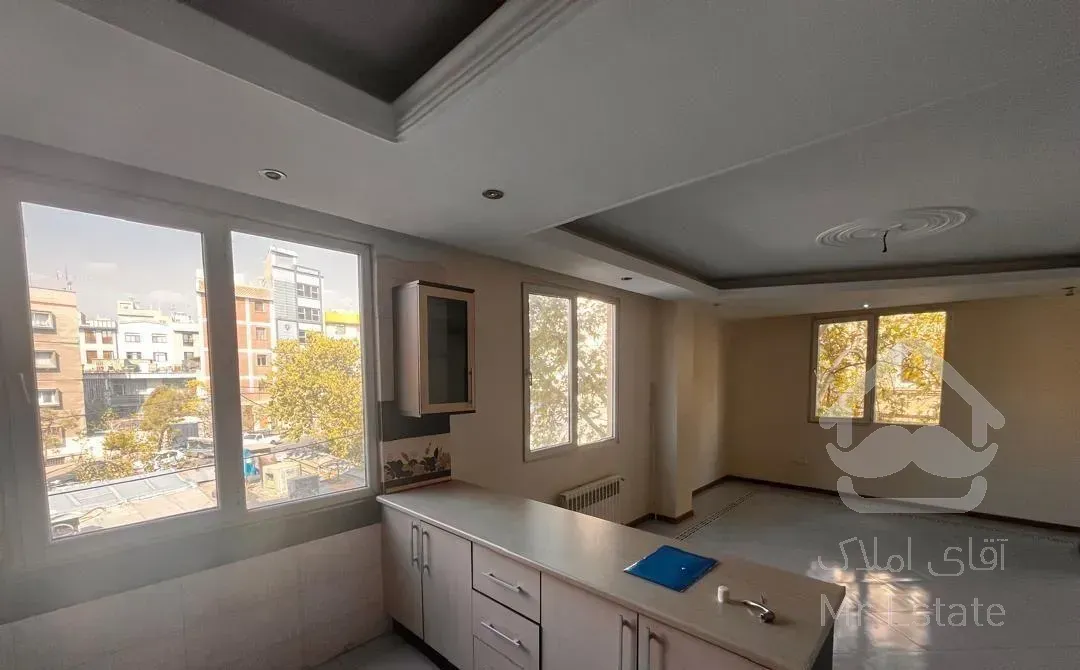 ۸۵ متری ۲ خوابه با نورگیر مناسب و پارکینگ سندی