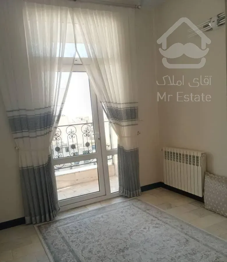 ۹۰متری دو خواب پارکینگ انباری بالکن بسیار تمیز