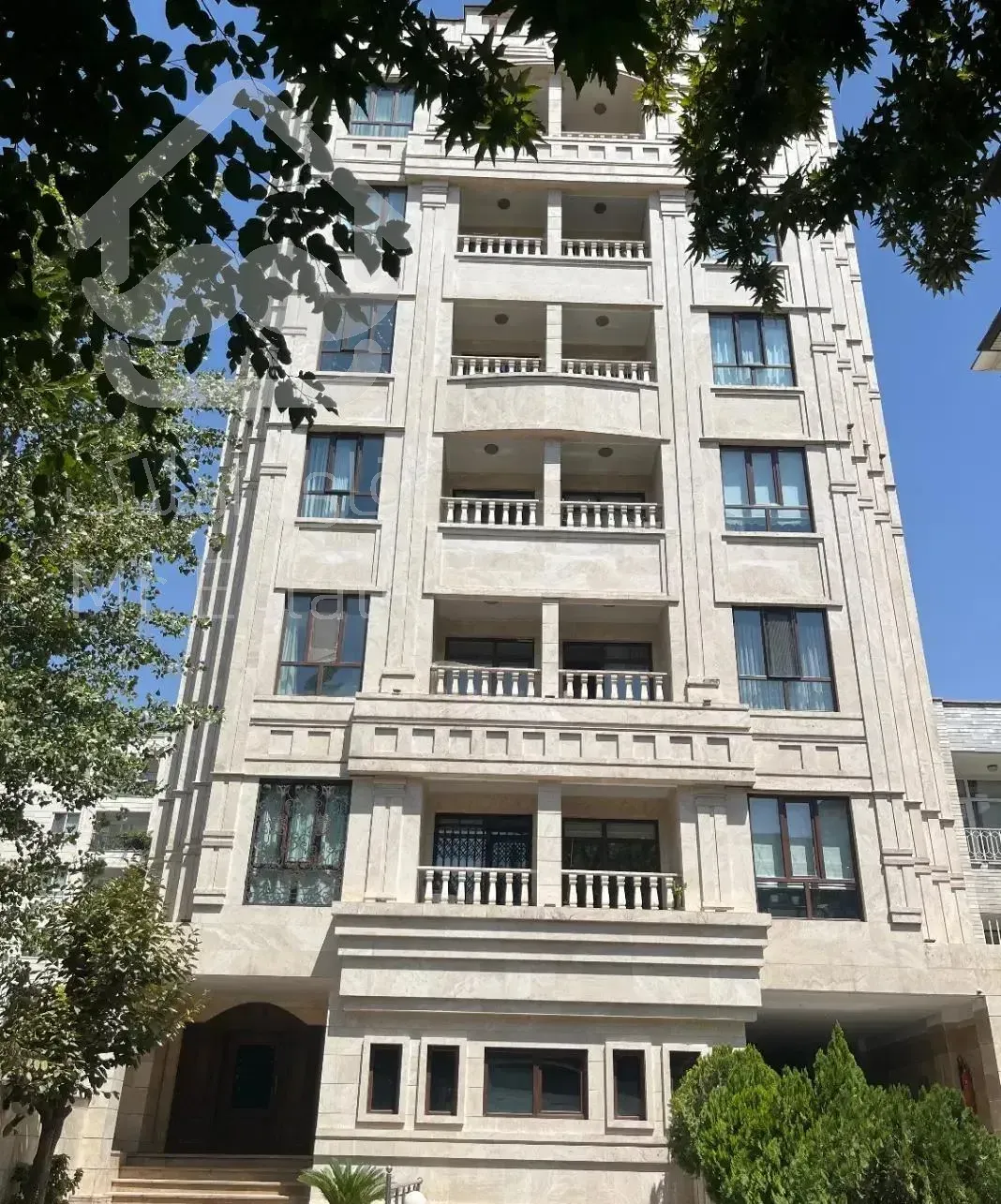 آپارتمان ۱۳۰متر هروی سه خواب / اکازیون و کم نظیر