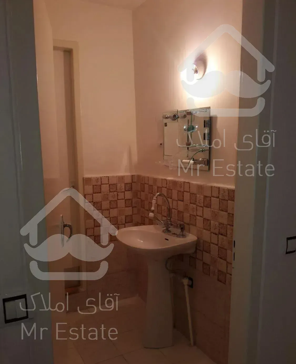 82 متر دو خوابه