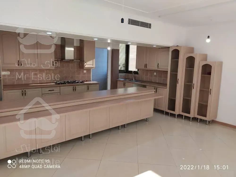 اجاره و رهن آپارتمان زعفرانیه 200  متر شیک