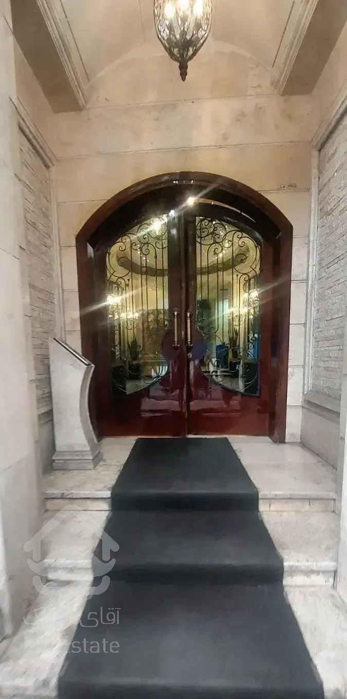 ۲۵۰ متر ۴ خواب تک واحدی طبقه آخر (سنبل)