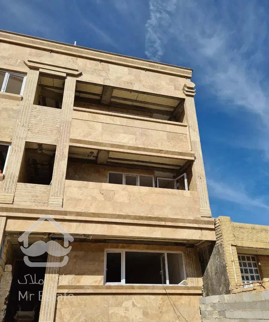 آپارتمان نوساز لب جاده اصلی شیراز