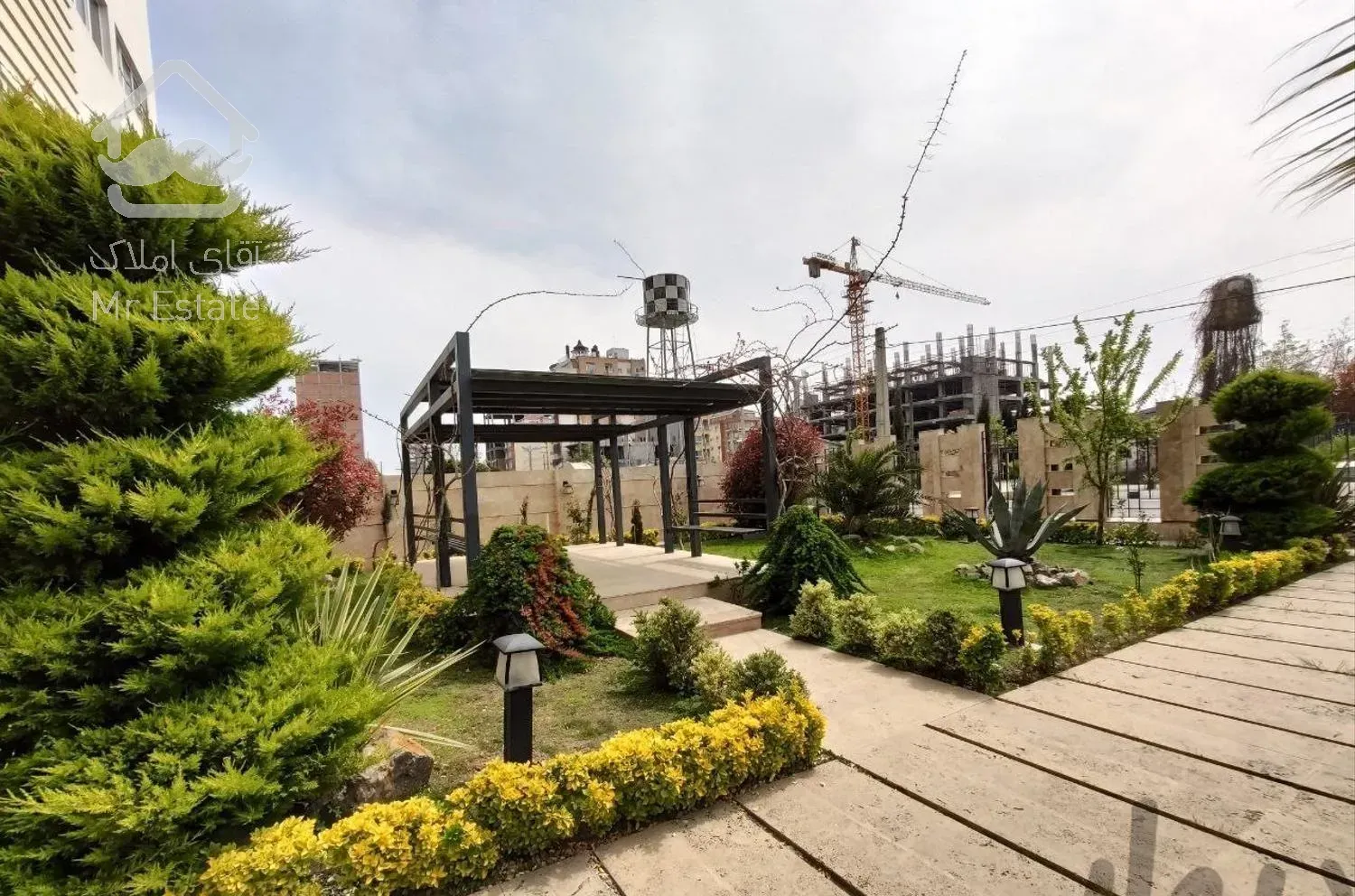 برج مشاعات دار ۱۴۱ متری در سرخرود