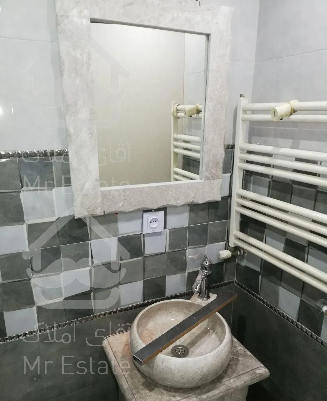 ۱۲۸ متری تهران ویلا تکواحدی دو نبش