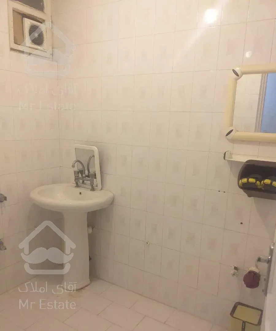 آپارتمان ۱۰۵متری ۲خوابه دو تا کولر دارد ۴غربی فاز۱