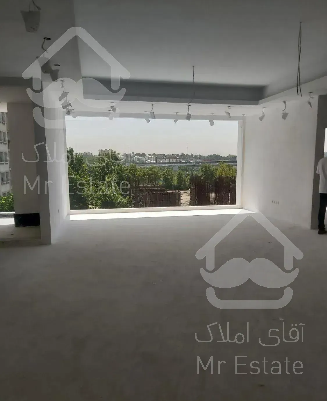 ۱۲۰متر کلید نخورده لادن شرقی