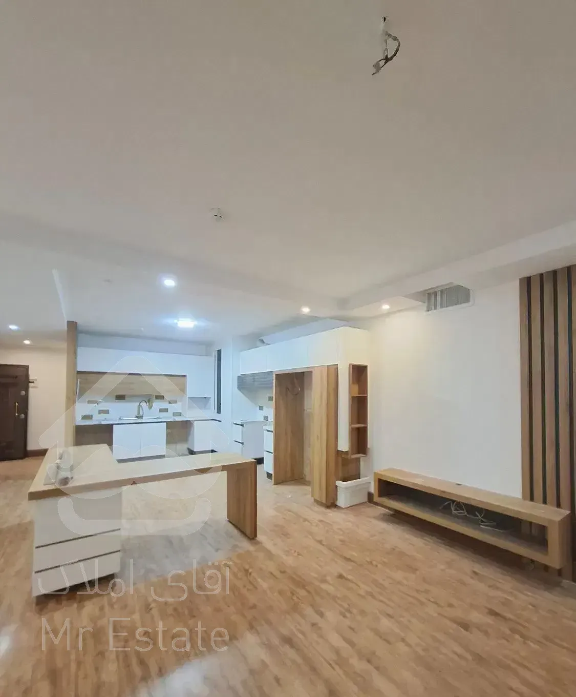 پونک کمالی شرقی ۱۲۴ متر ۲ خواب فول امکانات غرق نور