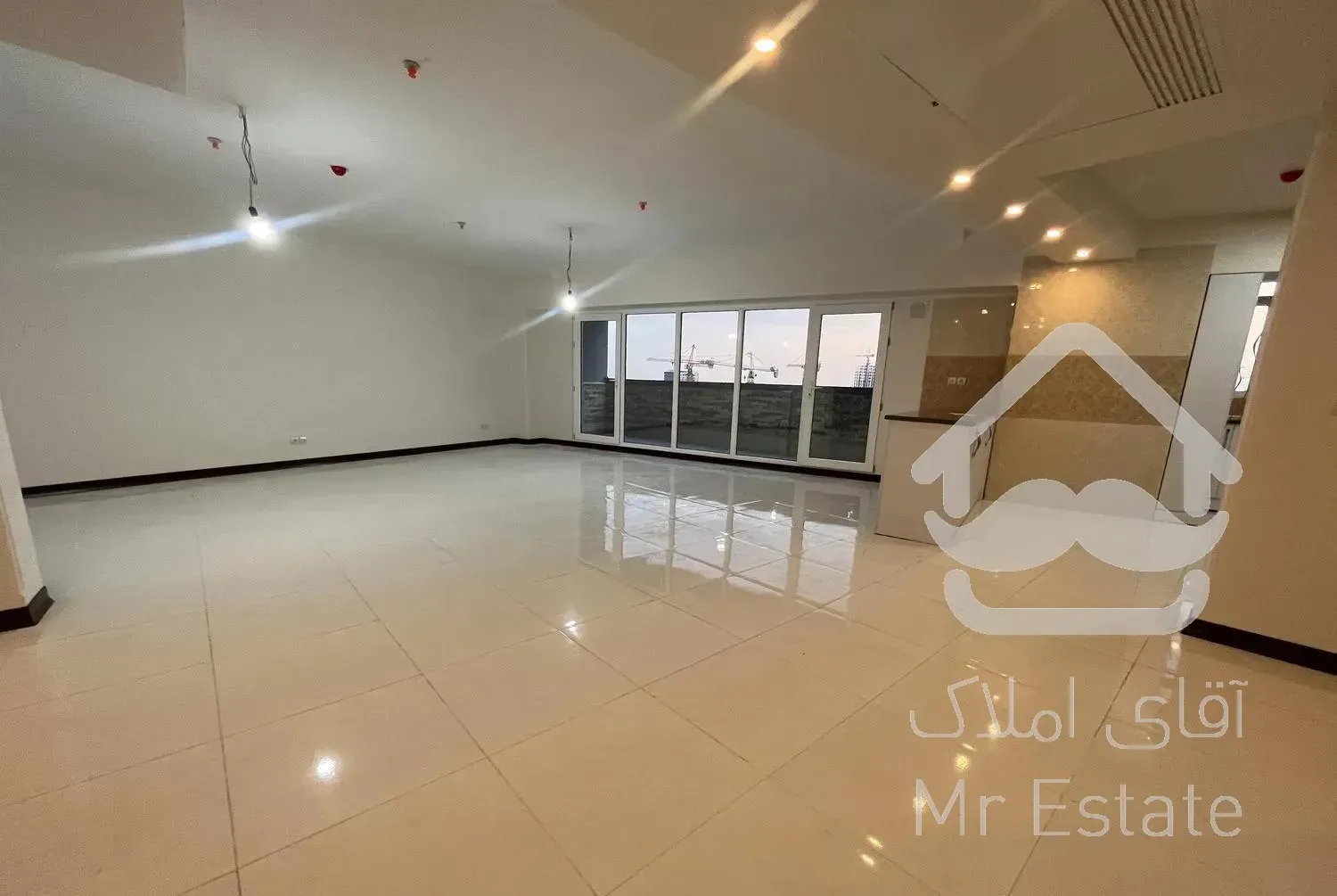 واحد ۱۷۲ متری+ویو ابدی+طبقات بالا