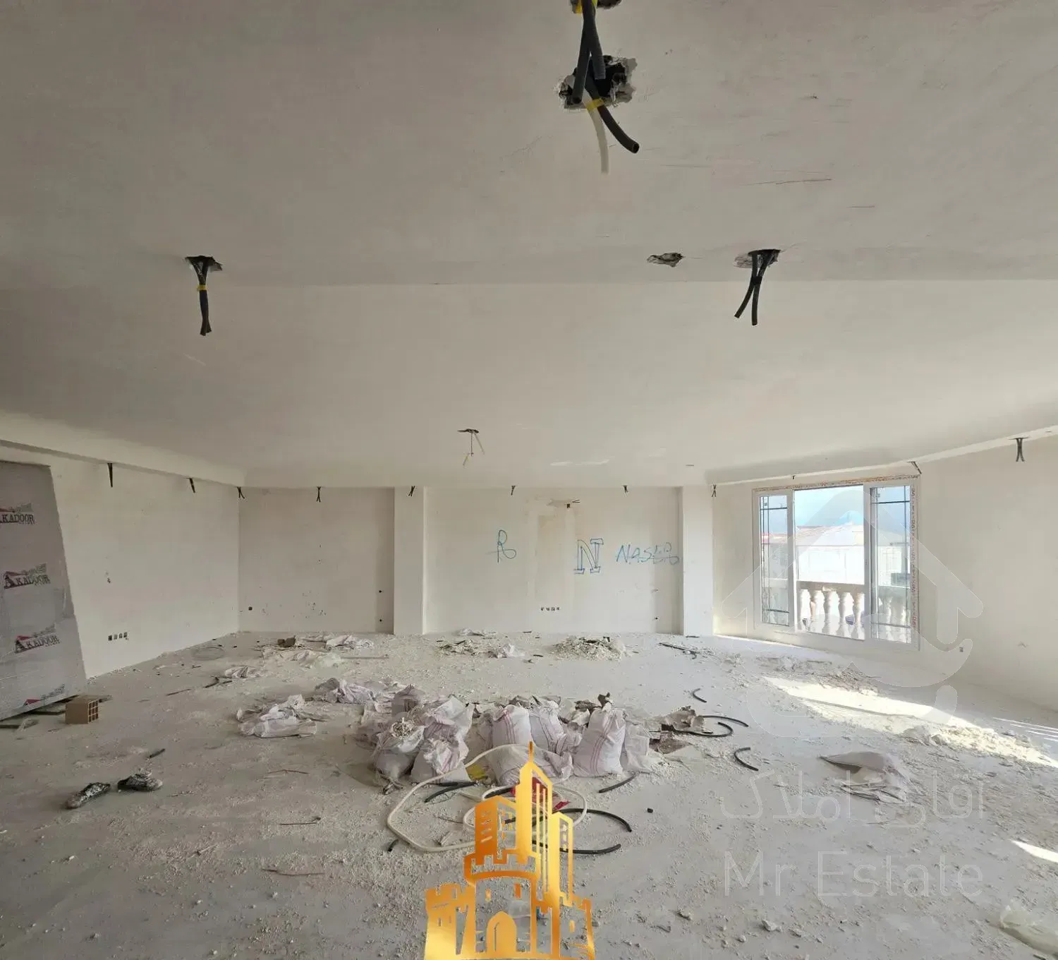 آپارتمان ۲۴۶ متری// تک واحدی سه خواب//تاپ لوکیشن