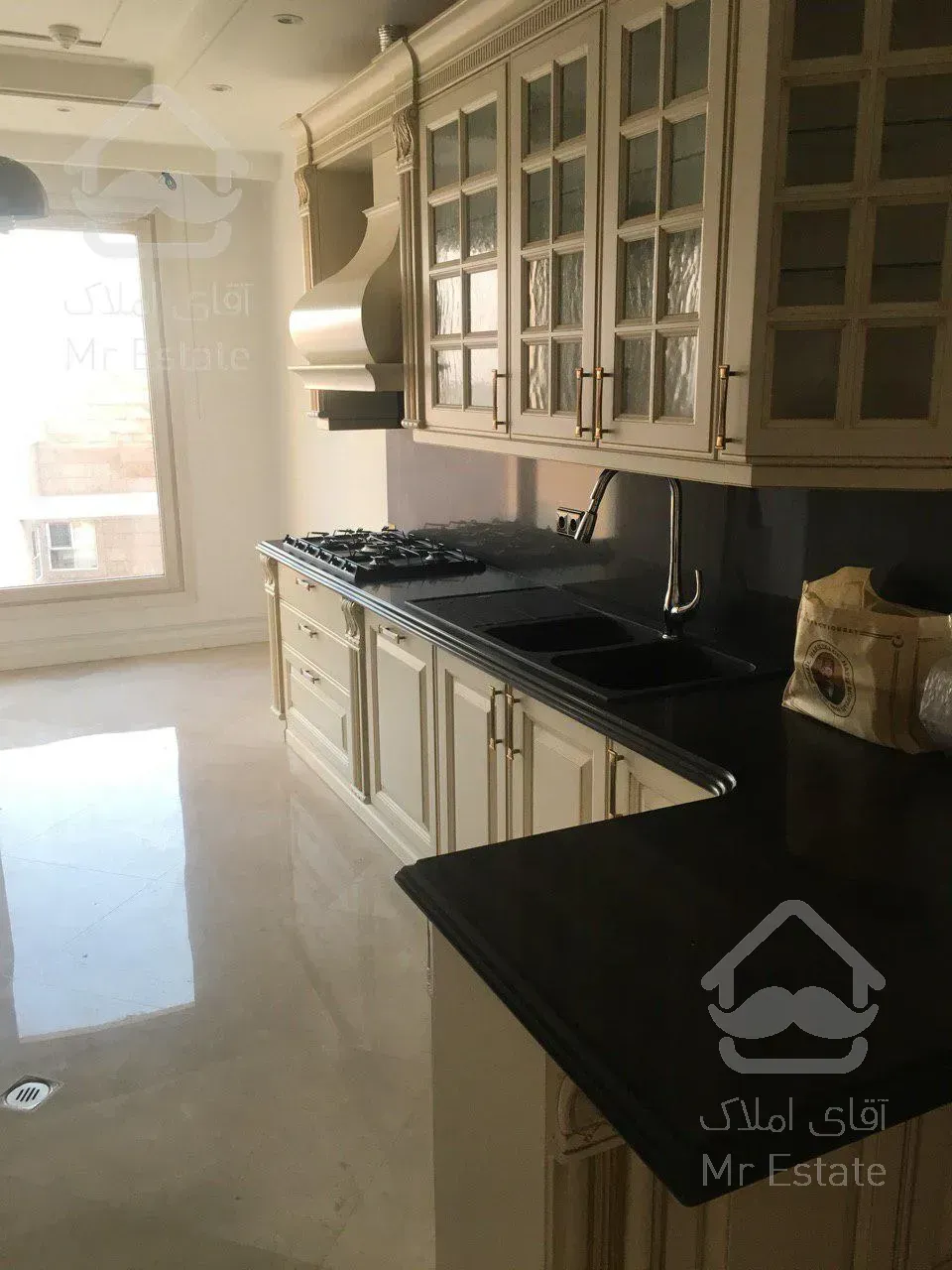 خرید و فروش آپارتمان مسکونی 260 متری فرمانیه شرقی