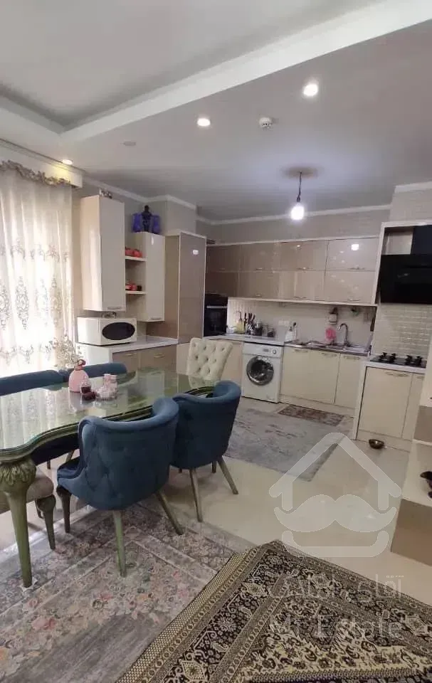 آپارتمان طبقه اول شهری خط کناره ساحل