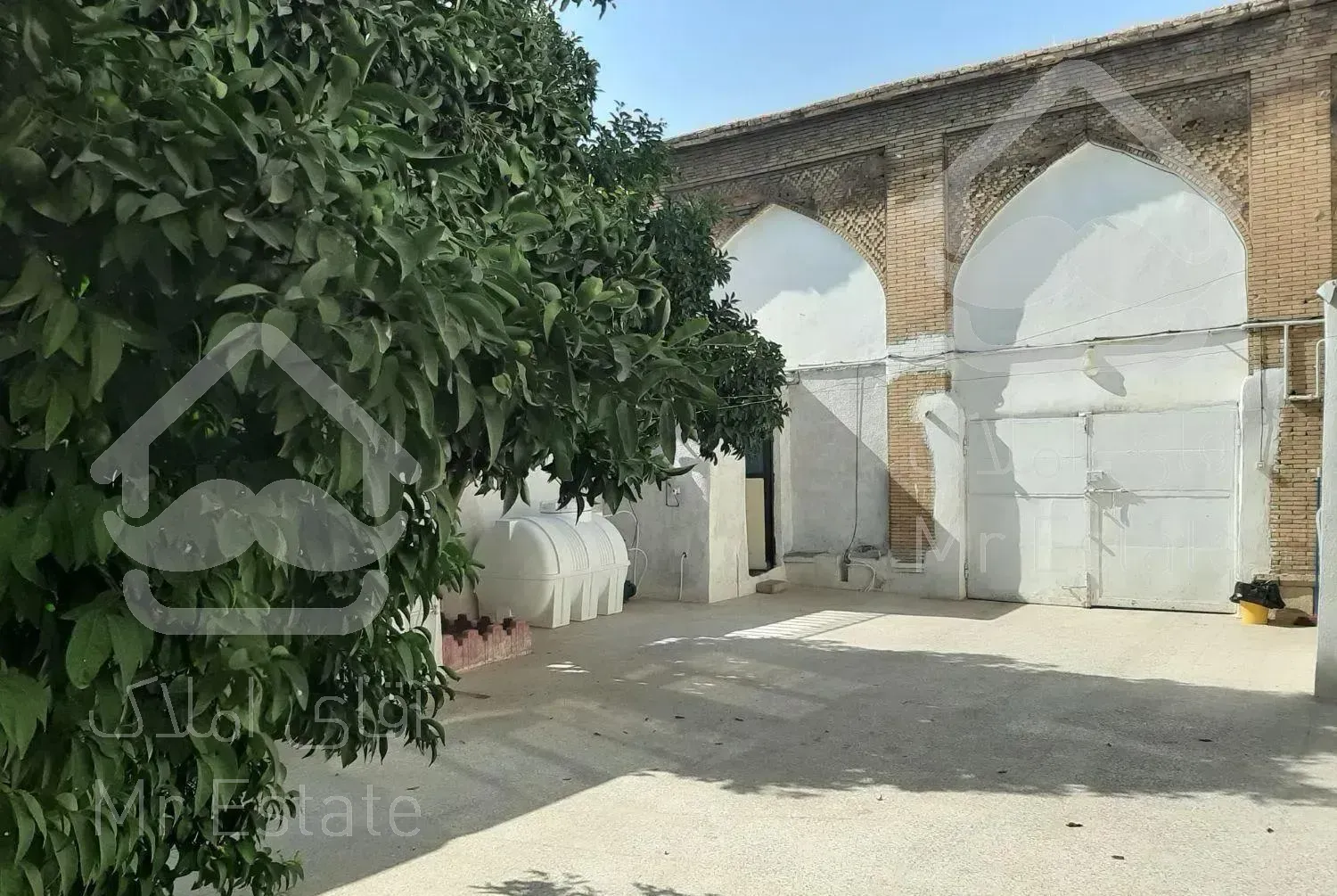 منزل مسافر با حیاط و پارکینگ