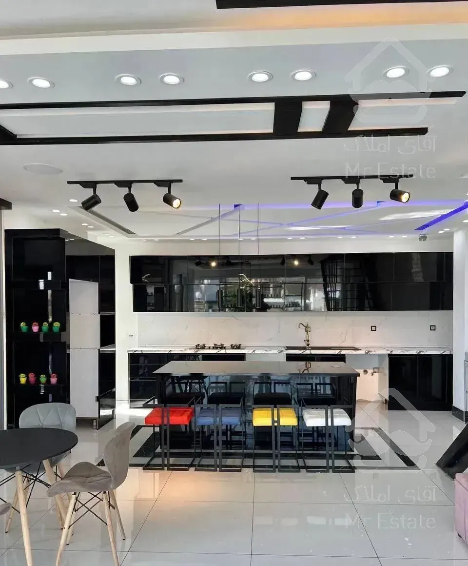 بنای مدرن ۳۳۰ متری دامنه جنگل نور