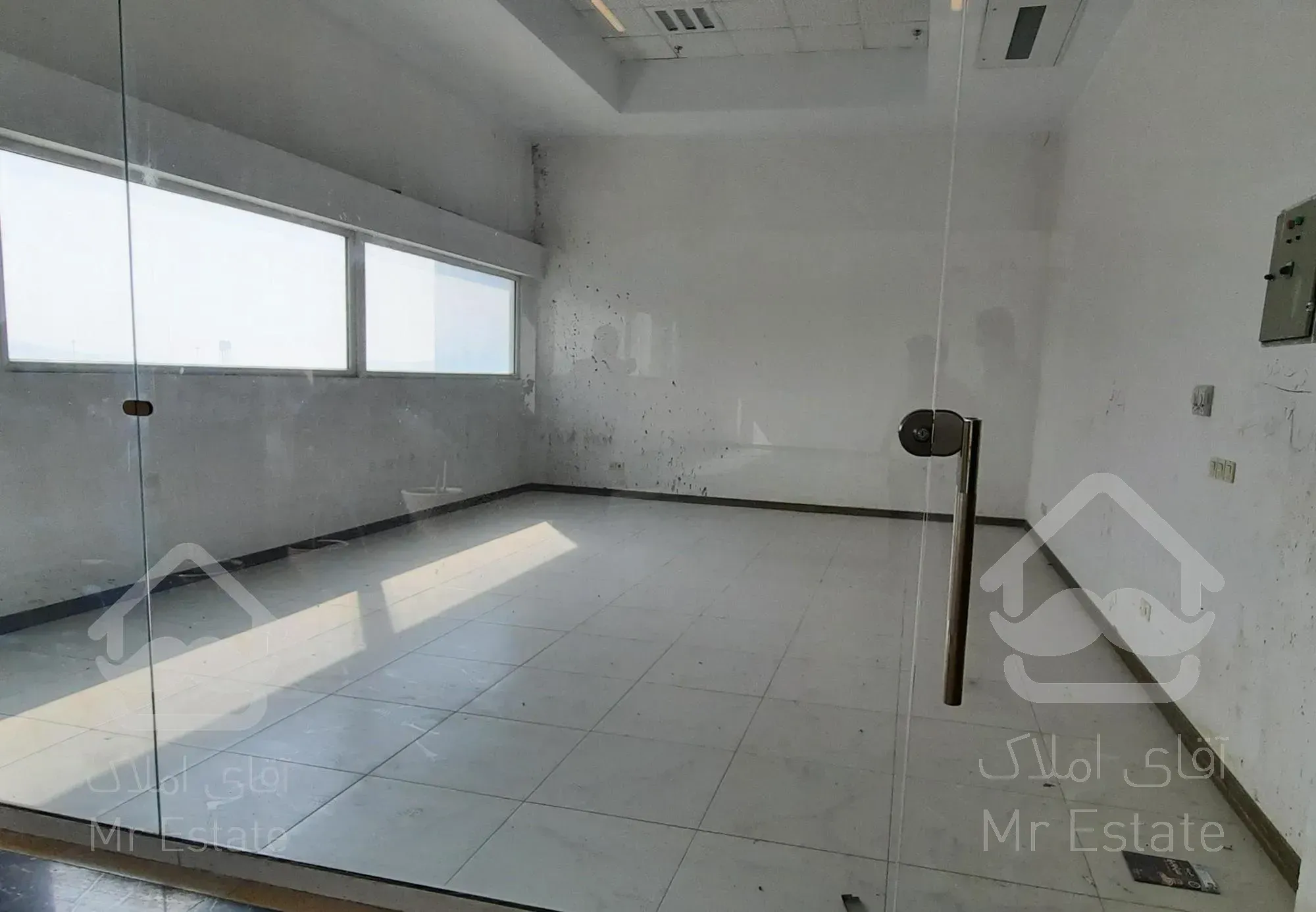 ۵۲متر مغازه تجاری بَر ۵/۵ متر در قلب دریاچه زیبای خلیج فارس