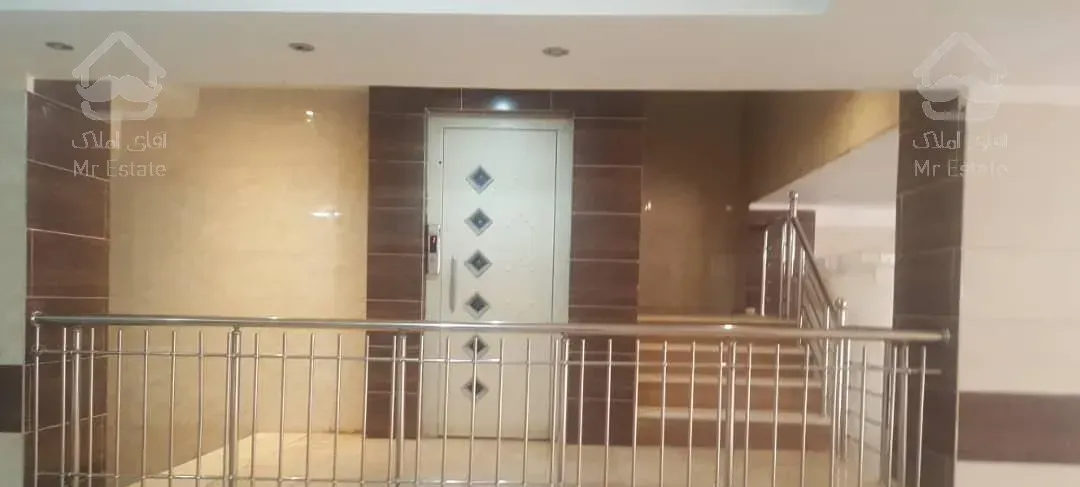 واحد ۹۲ متری در حافظ شمالی نبش کاج