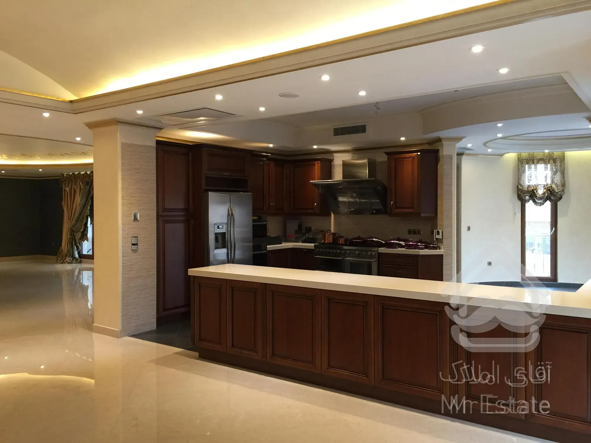 سنبل فروش ۴۲۵ متر کلاسیک تکواحدی مارکدار