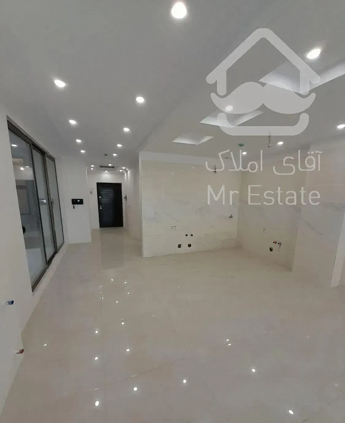 ۱۴۰متر/۳خواب/دارای پاسیو اختصاصی/واحد سازنده