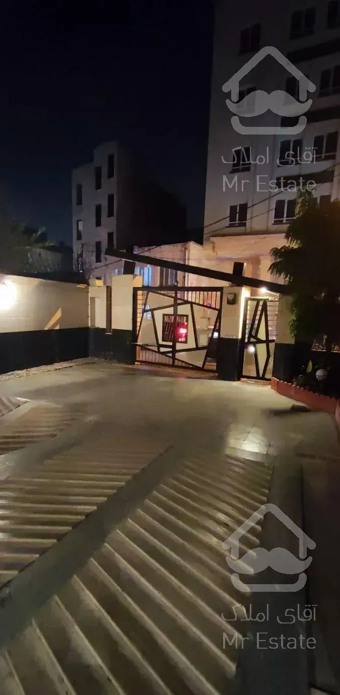 ۸۵متر//طبقه آخر//نقلی