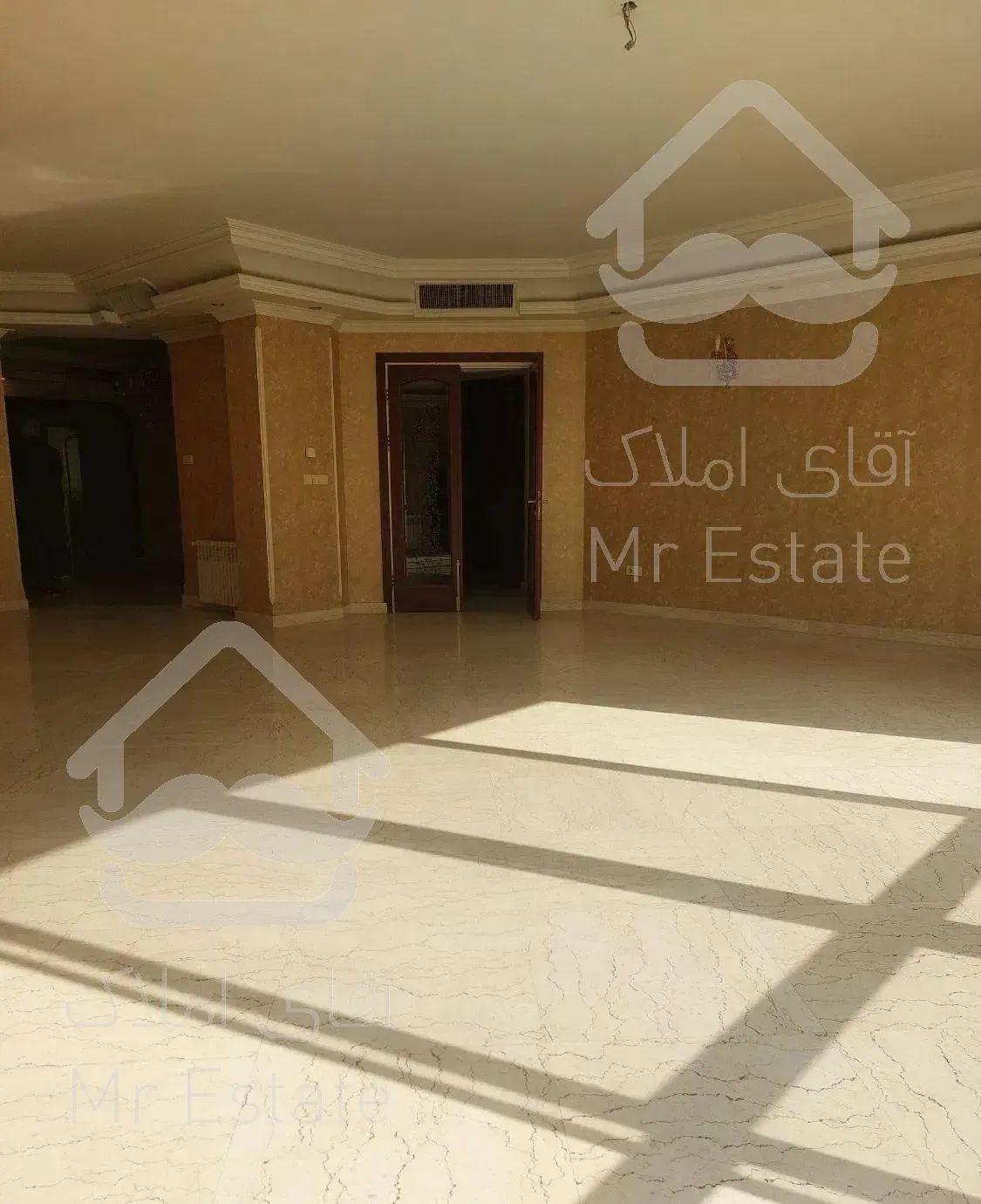 آپارتمان ۲۶۰ متر ۴ خواب تک واحدی استخردار