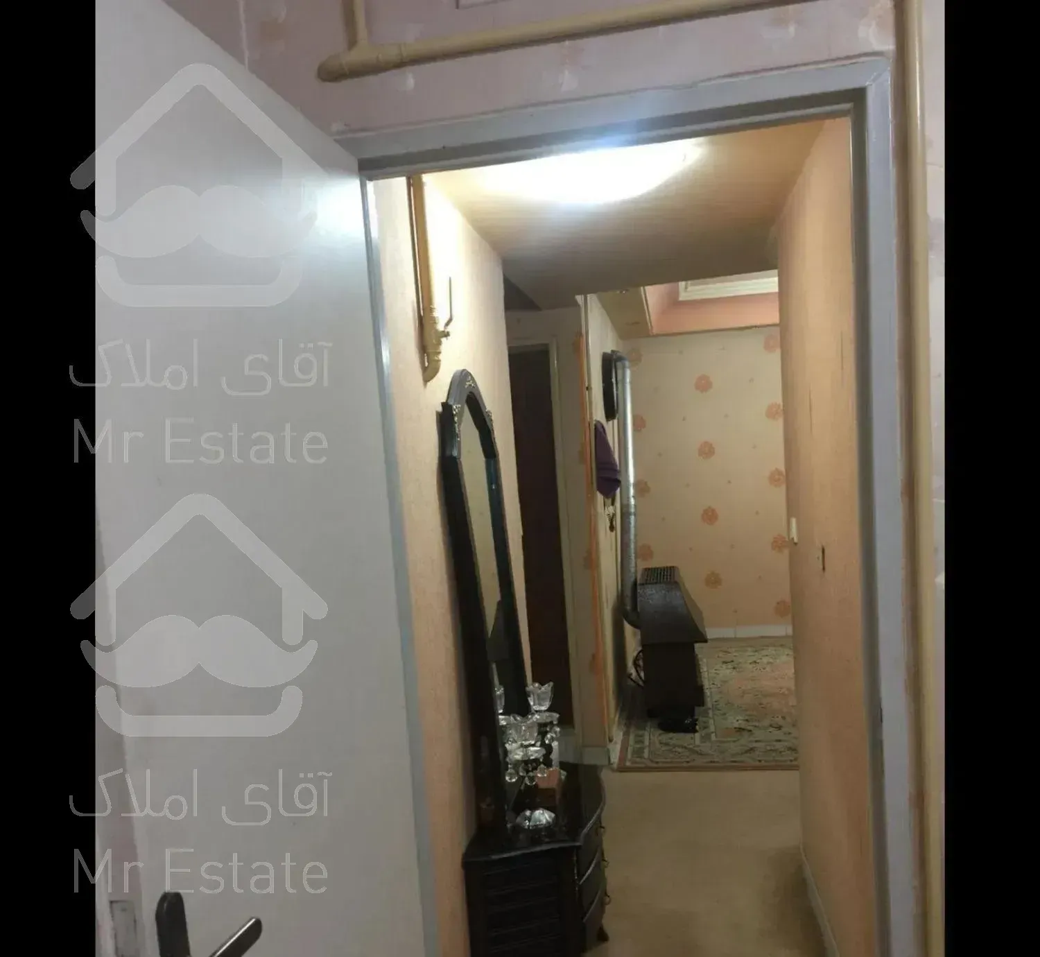 آپارتمان 60 متر/طبقه اول/پارکینگ/مترو کمیل