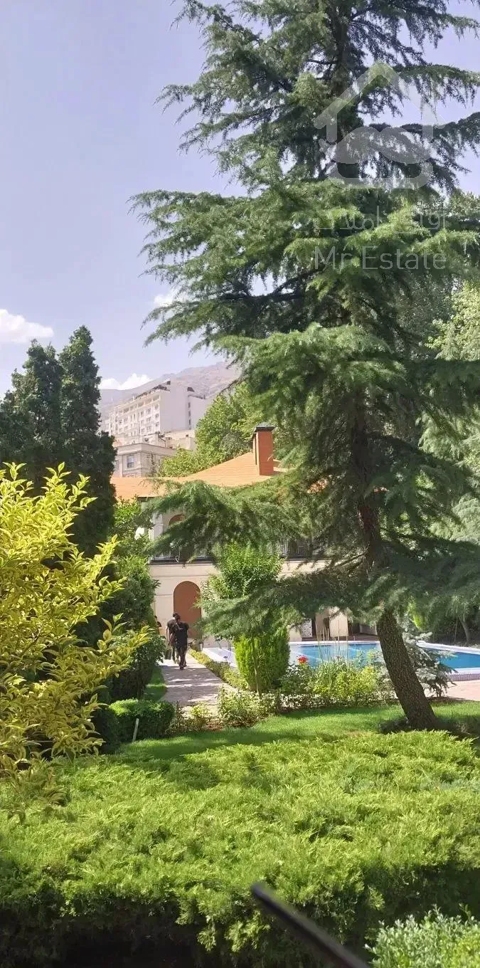 ۱۶۵۰متر ویلا .حیاط مشجر باغی.۲۰۰۰متر بنا .فرشته
