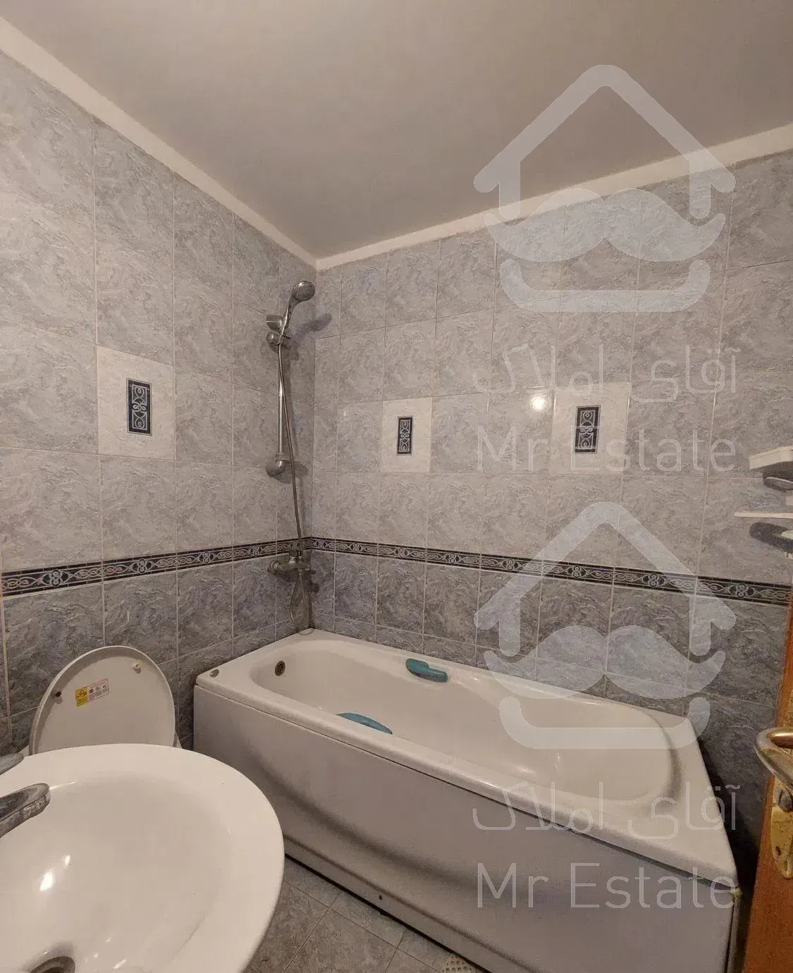 آپارتمان ویلایی کلا دو واحد تک واحدی با حیاط