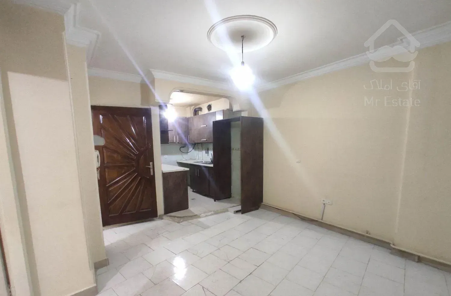 ۴۲متر/پارکینگ سندی/خوش نقشه و خوش نور/تکواحدی