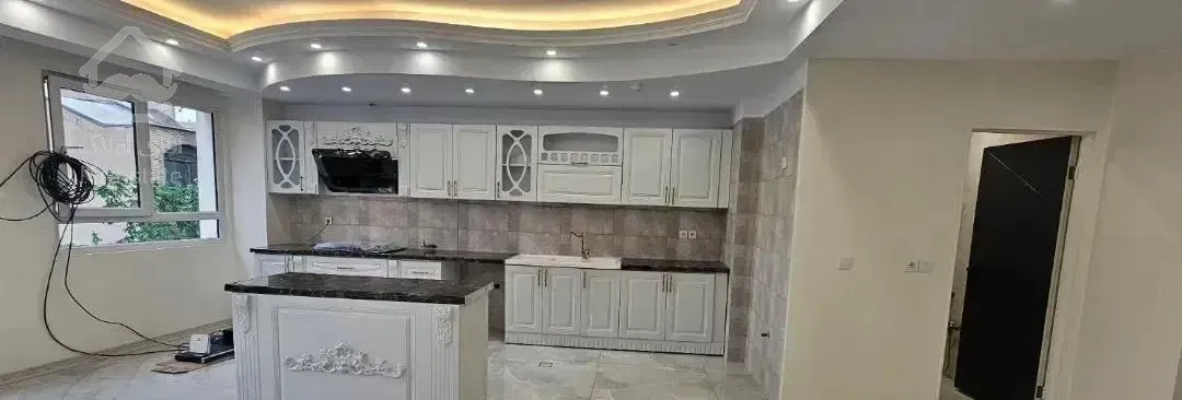 ۹۸متر/سه خواب/فول امکانات/غرق نور/کمیل