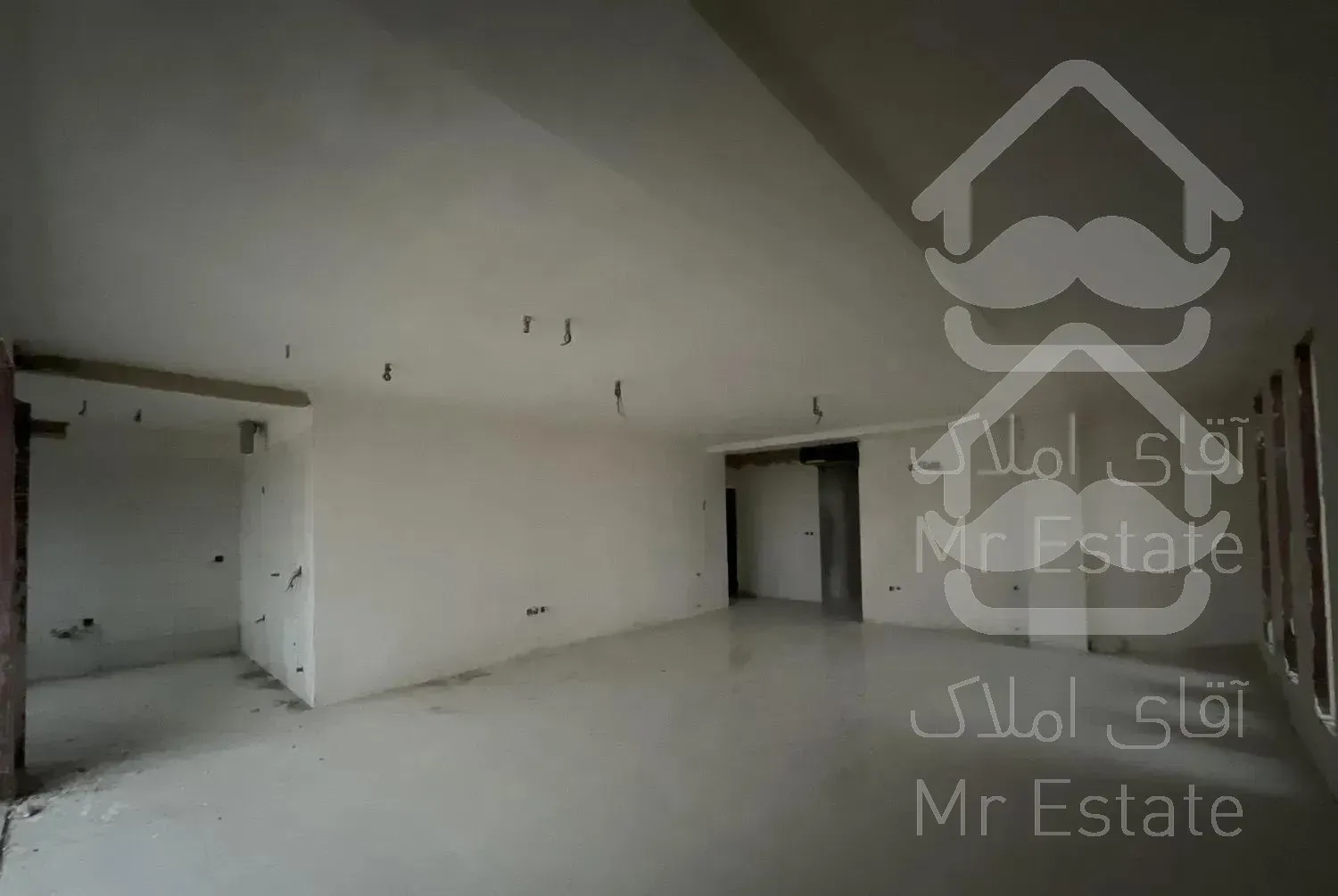 آپارتمان نوساز خام ۳ طرف نور ۱۵۰ متر خ برازنده