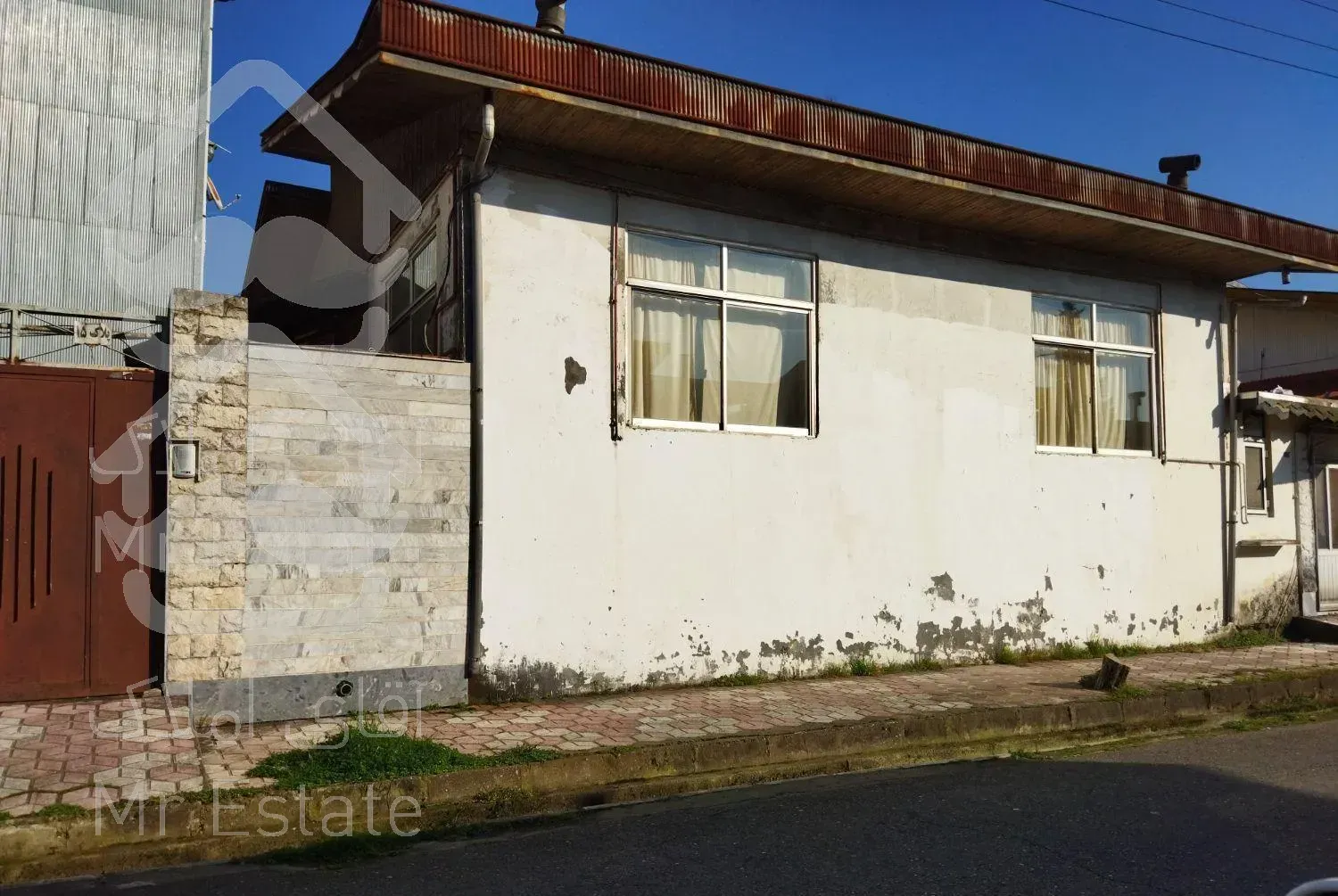 ویلای ۱۱۰مترزیربنا ودواتاق خوابه با درب ماشین رو