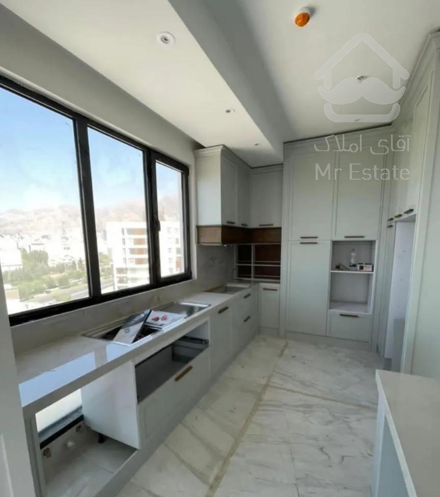 برج باغ ۴۲۰ متر ۴ خواب گلسنگ تک واحد ۳ پارکینگ