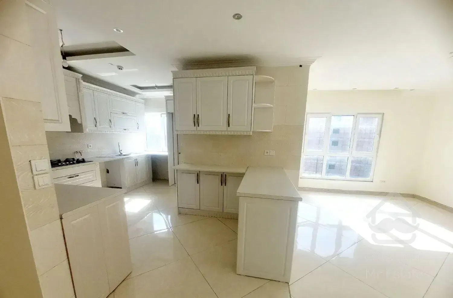 رهن ۱۸۰متر۳خواب بلوارکریمی پرواز۲نوشهر