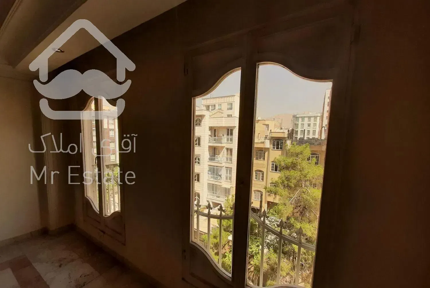 آپارتمان ۱۰۶ متری . دو خواب . سالن پرده خور