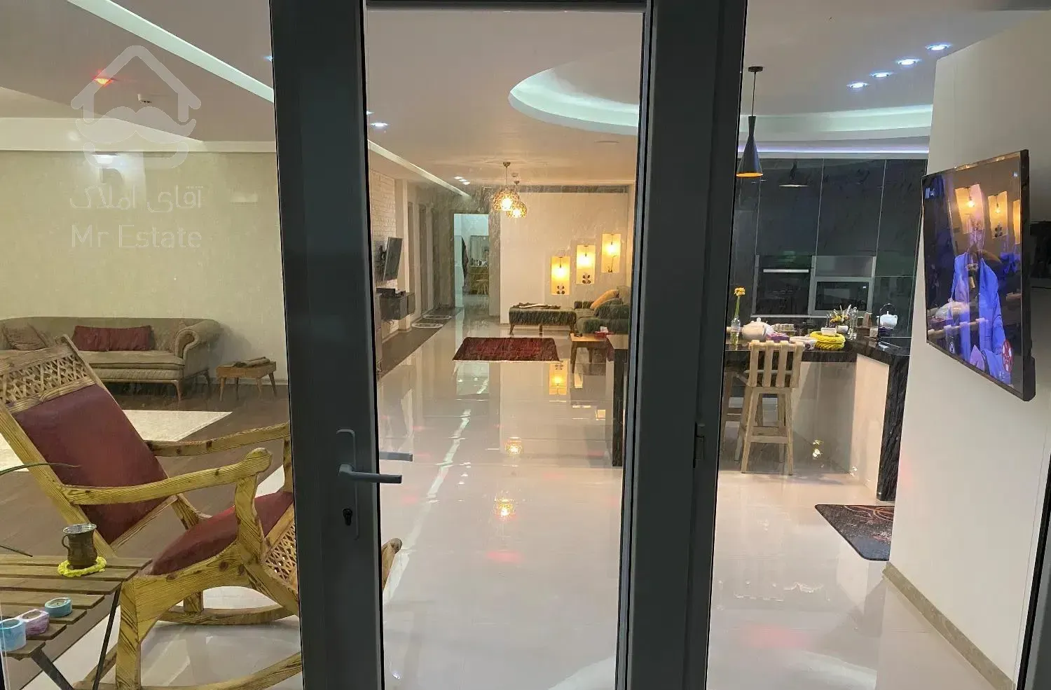 پنت هاوس ۳۰۰متری با حیاط ۷۰متری ۲پارکینگ چهارخواب