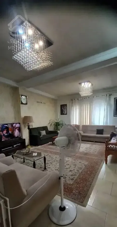 آپارتمان طبقه سوم نزدیک به خیابان اصلی