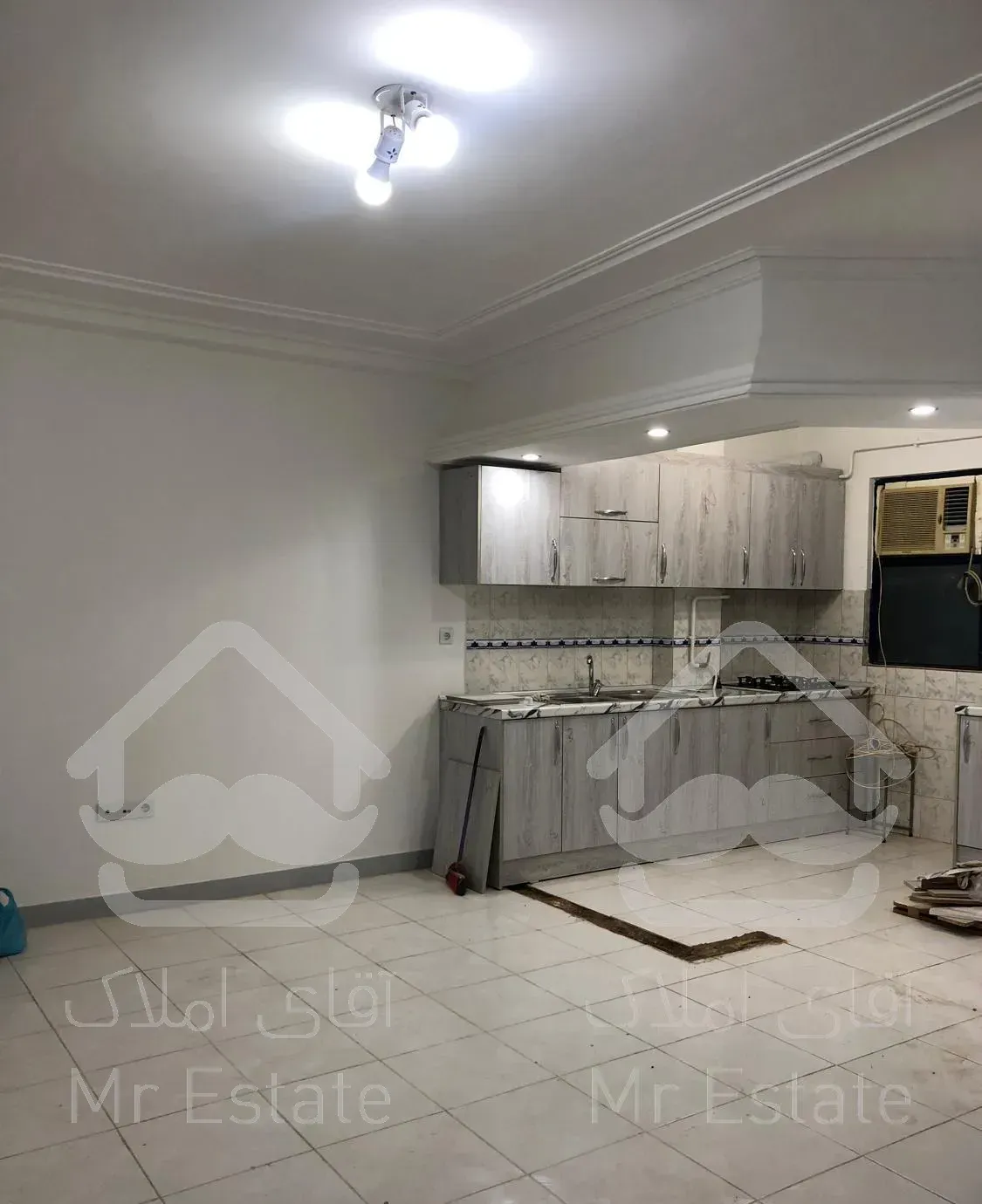 آپارتمان طبقه اول باپارک اختصاصی در سعدی(بازارروز)