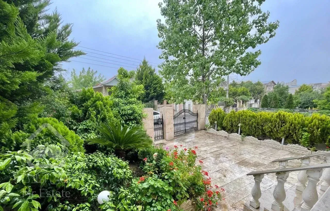 ویلامبله حیاط‌دار دنج سرسبز شهرکی نزدیک جاده اصلی