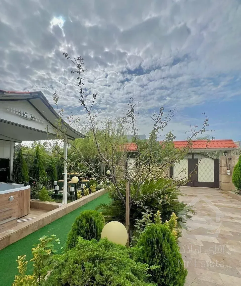 ویلاباغ نیم پیلوت سنددار/مبله ی کامل/جکوزی/۳۵۰متری